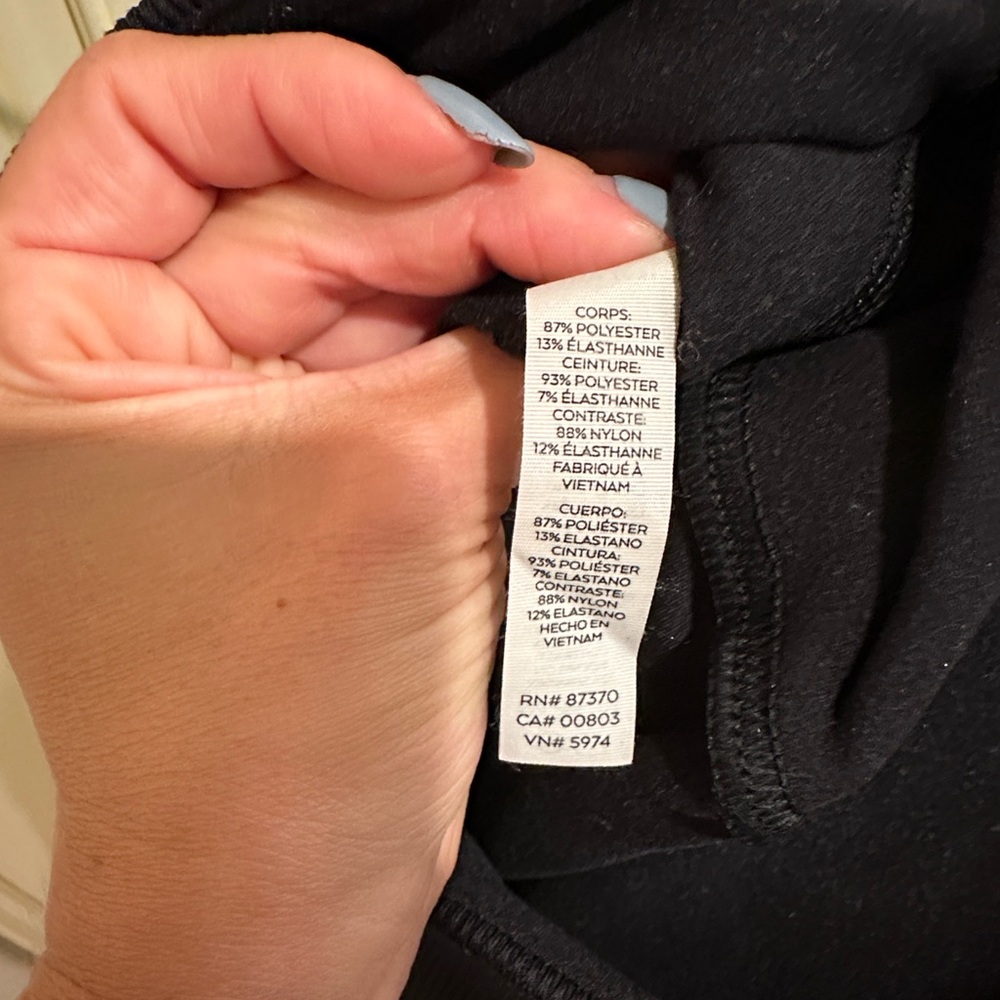 ALO Yoga Black Leggings - Picture 12 of 13